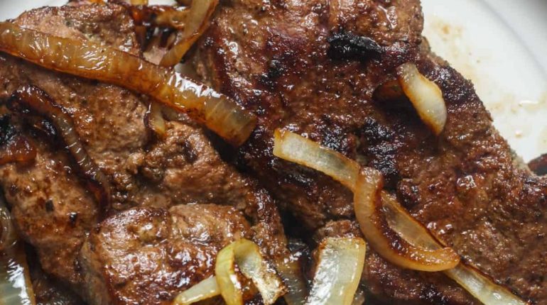 Aufbewahrung Bräunung Buttermilch Einweichen Einweichzeit Experten-Tipps Geschmack gesunde Gehirnleistung gesunde Haut Gesundheit Gewürze glutenfrei Innentemperatur Kalorien Kohlenhydrate Kupfer milchfrei Nährstoffe Nährwertangaben nutzfrei Olivenöl Organfleisch Paleo Protein Rezept Riboflavin Rinderleber Rindfleisch Textur Vitamin A Vitamin B12 Vitamine Whole30 zuckerfrei Zwiebeln 